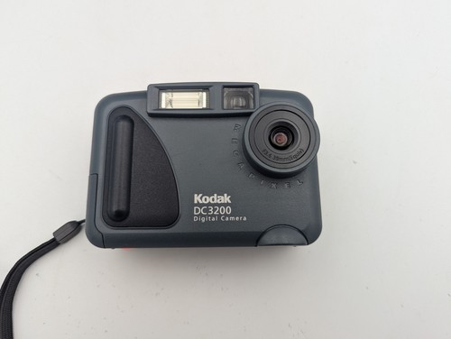 Kodak DC3200 Digi Cam - Picture 7 of 14