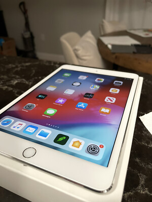 Apple iPad mini 3 16GB, Wi-Fi, 7.9in - Silver ** Excellent Condition ** Apple iPad mini 3 16GB, Wi-Fi, 7.9in - Silver ** Excellent Condition **