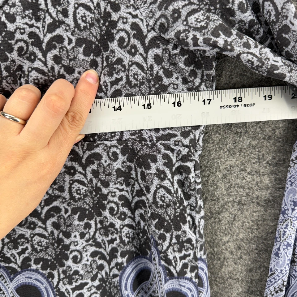 Blusa LizWear Feminina S Pequena Cinza Geométrica Decote V Manga Longa Forrada Casual - Imagem 4 de 4