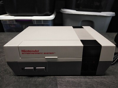 Original Nintendo Entertainment System NES with Mario 1-3 Mint