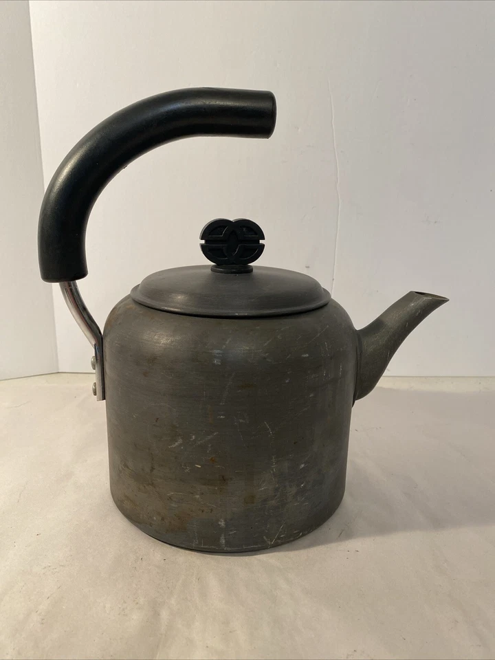 Tetera de metal Calphalon hecha en Irlanda anodizada 2 cuartos aspecto con acabado celta Foto 3 de 4