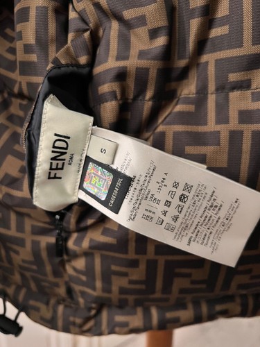 Fendi puffer jacket reversible size S (oversized) - amazing condition - Picture 6 of 9