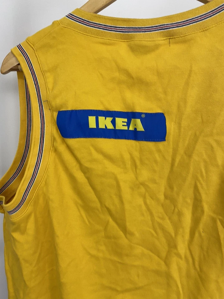 Chaleco Suéter Cuello en V Amarillo Emitido por Equipo de Empleados Ikea De Colección Talla L Foto 4 de 4