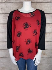 TORRID 4 Women's Red & Black Roses Raglan Tulip Slit Back Blouse EUC