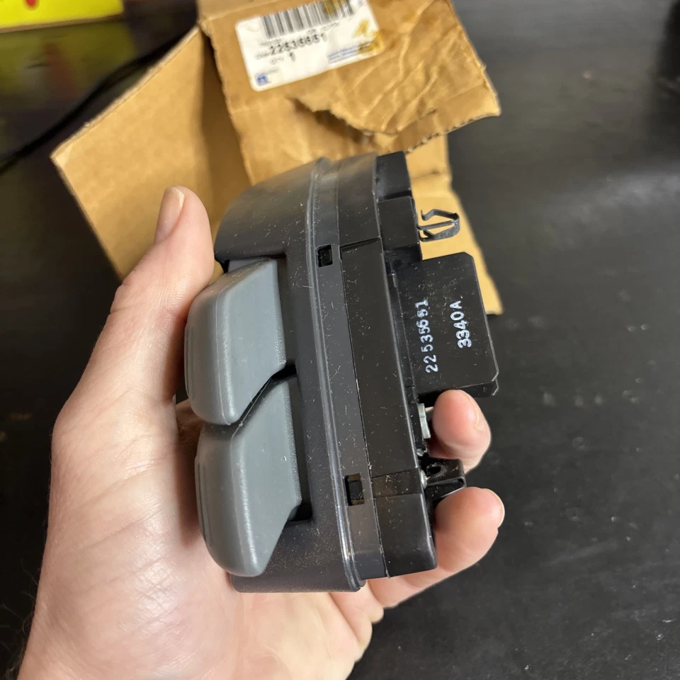 Genuine GM Panel Assembly-Wsw & Wswa Switch 22535651 OEM NOS - Image 3 of 4