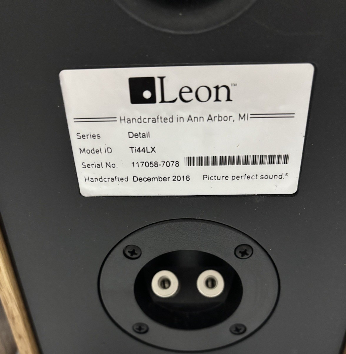 Leon Speakers Detail TI44LX Bookshelf/Desktop Speakers Pair Cherry