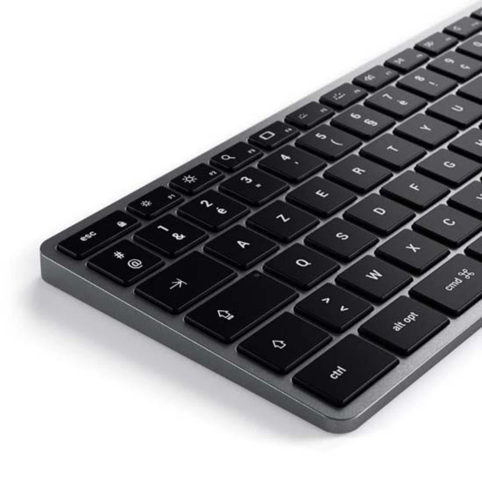 Satechi SLIM X3 USB-C Bluetooth QWERTY Backlit Keyboard with Numeric Keypad - Image 4 of 4
