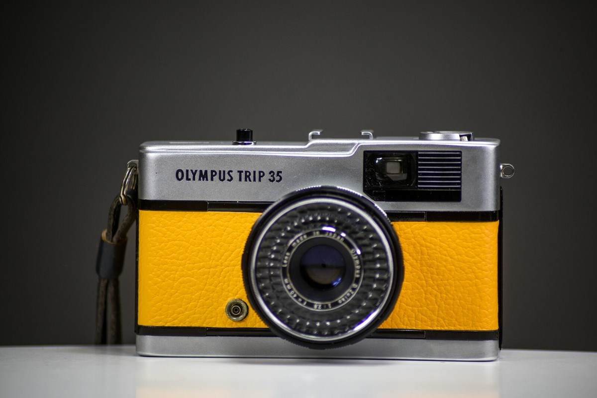 OLYMPUS TRIP 35 Film Camera w/ Zuiko 40mm f2.8 Lens Yellow