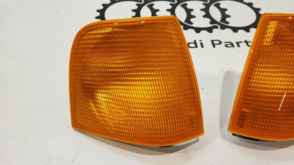 Set frecce nuove originali Audi 100 Type44 C3 Hella anteriori destra sinistra T44 set - Immagine 4 di 4