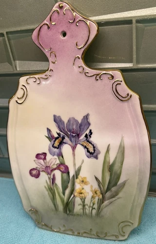 Vtg Elegant Iris Wall Trivet Signed Kerr 1999 11”x7” Gold Trim Scalloped Rim image 2
