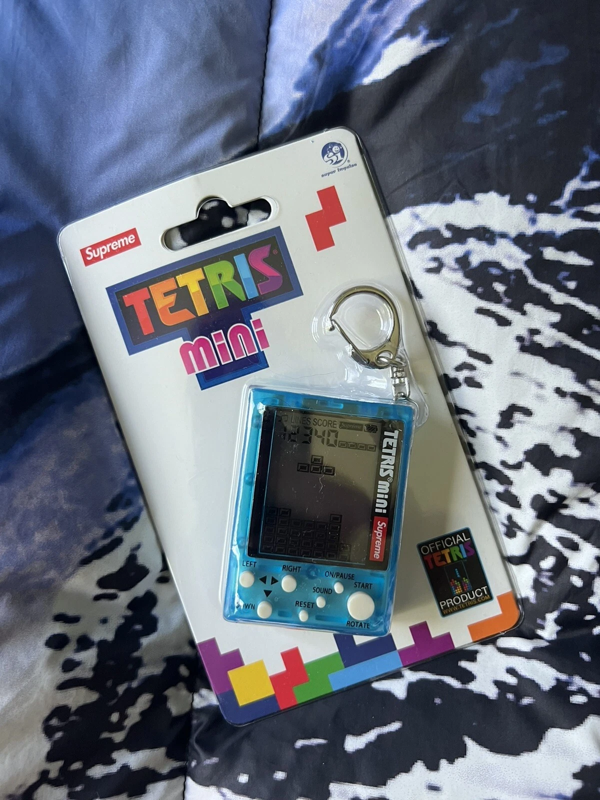 Supreme Tetris Mini bleu flambant neuf. En main
