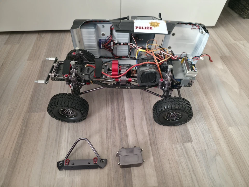 Axial/Tfl Scx10 Crawler/Scaler 1:10,V8 Sound, Blaulicht, Polizei, Police Pickup - Bild 2 von 4