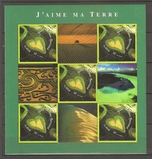FRANCE 2002 - MINIATURE SHEET n° 43 MNH ** HEARTS - YANN ARTHUS BERTRAND