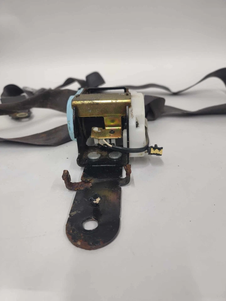 2000-04 Dodge Intrepid LH Front Seat Belt Retractor - Image 3 of 4