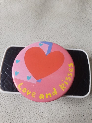 Love And Kisses...Vintage Badge - Picture 2 of 3