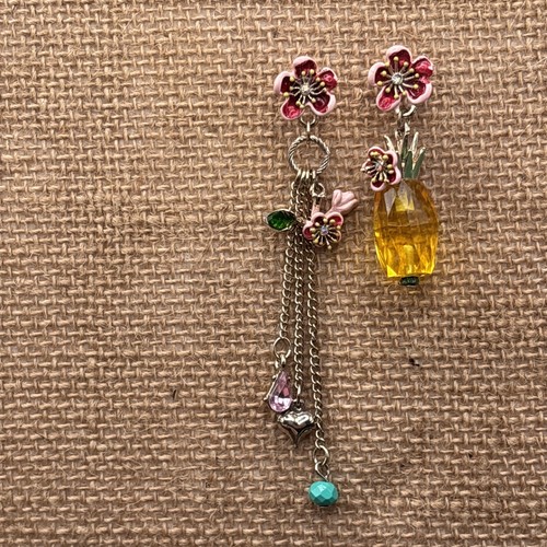 Betsey Johnson Ohrhänger TROPICAL PUNCH Kristall Ananas nicht übereinstimmende Ohrringe