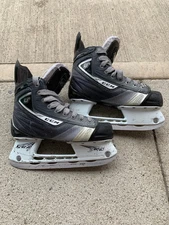 CCM U+ 10 Hockey Skates | Junior 3.5 | Regular