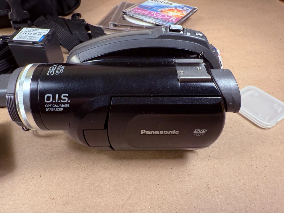 Panasonic VDR-D230 DVD Camcorder - Works! w/Bag Cables DVD-Rs Batteries Charger - Image 3 of 4