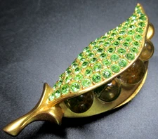 ESTEE LAUDER 2000 Green Rhinestone Glass Bead Pea Pod Solid Perfume Compact