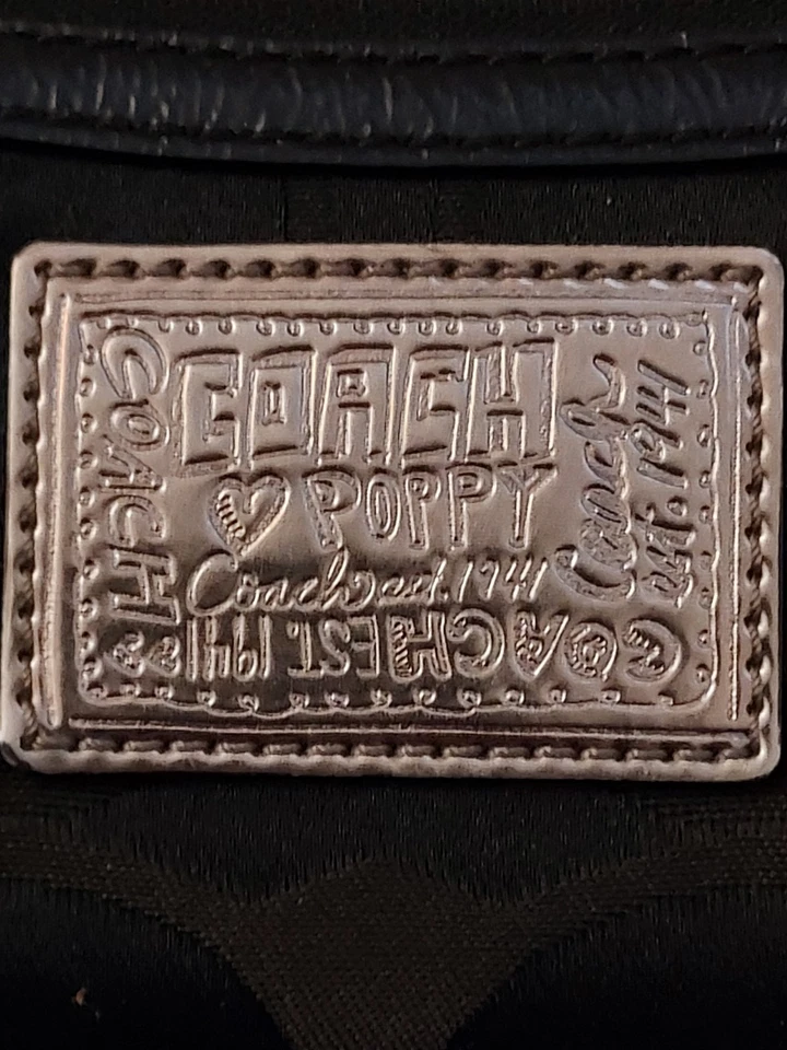 Bolso de hombro Coach Y2K Poppy negro con monograma Foto 2 de 4