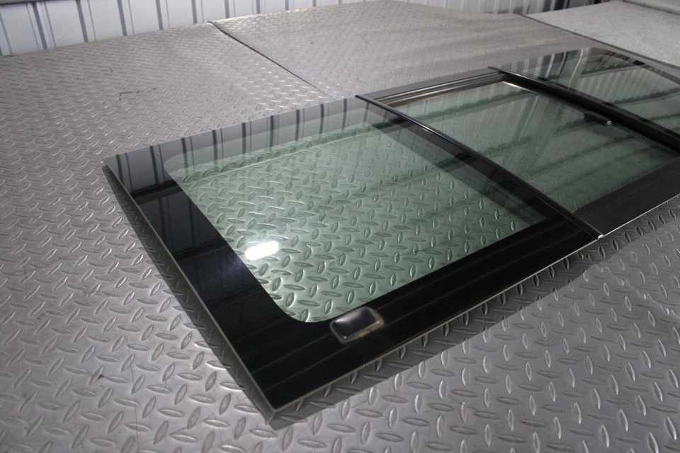 MK5 H200 HIACE TRH214W 2004-Toyota OEM DESLIZAMIENTO VIDRIO TRASERO SEGUNDA FILA LADO DERECHO Foto 2 de 4