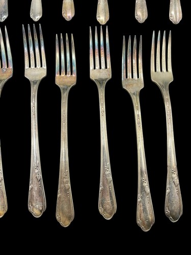 25 WM A Rogers A1 Plus Meadowbrook Silver-Plate Ivy Leaves Forks Spoons Knives - Picture 4 of 20