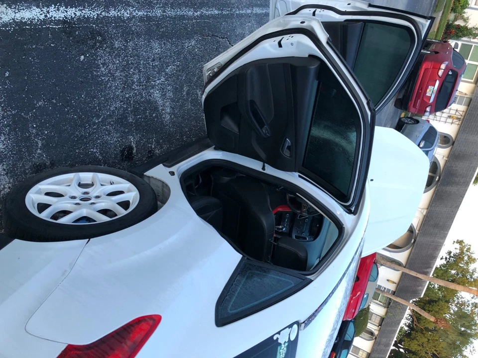 Ford Focus 2016 blanco coche neumáticos escape faros llantas  Foto 4 de 4