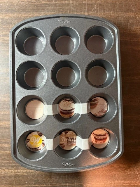 Wilton 2105-6789 Gray Perfect Results Nonstick 12-Cup Muffin Pan NEW
Opens in a new window or tab