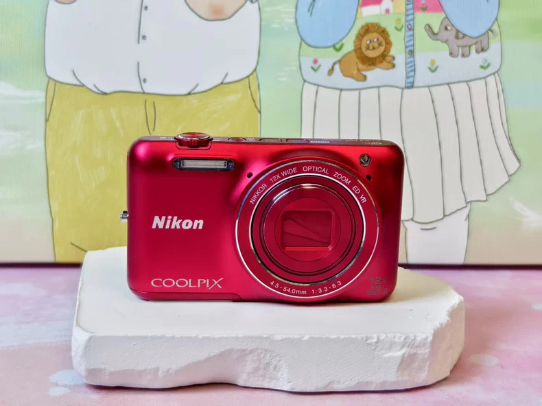 Nikon COOLPIX S6600 16MP 12X Optical Zoom Flip Screen Digital