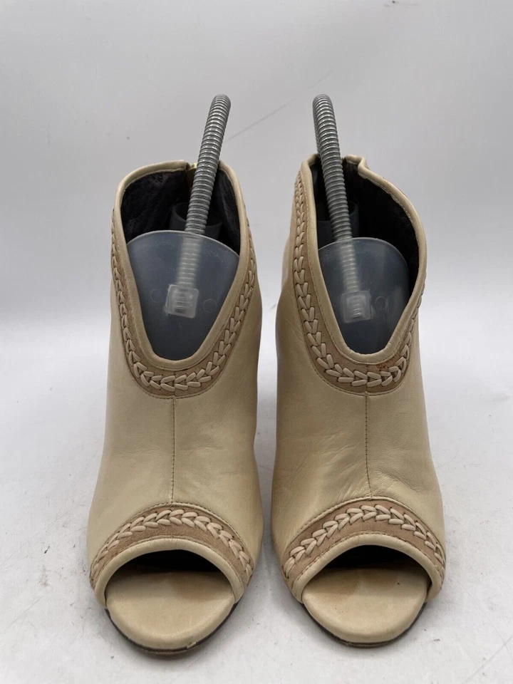 Botín Vince Camuto Astra Tacones Para Mujer Talla 8B Beige Cuero Cremallera Trasera Punta abierta Foto 2 de 4