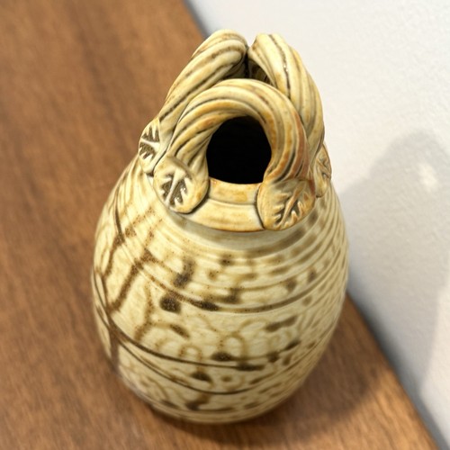 Marcia Bugg NC Studiokeramik Blumenknospe Vase 5" salbeigrün Tropfglasur Blatt - Bild 5 von 7
