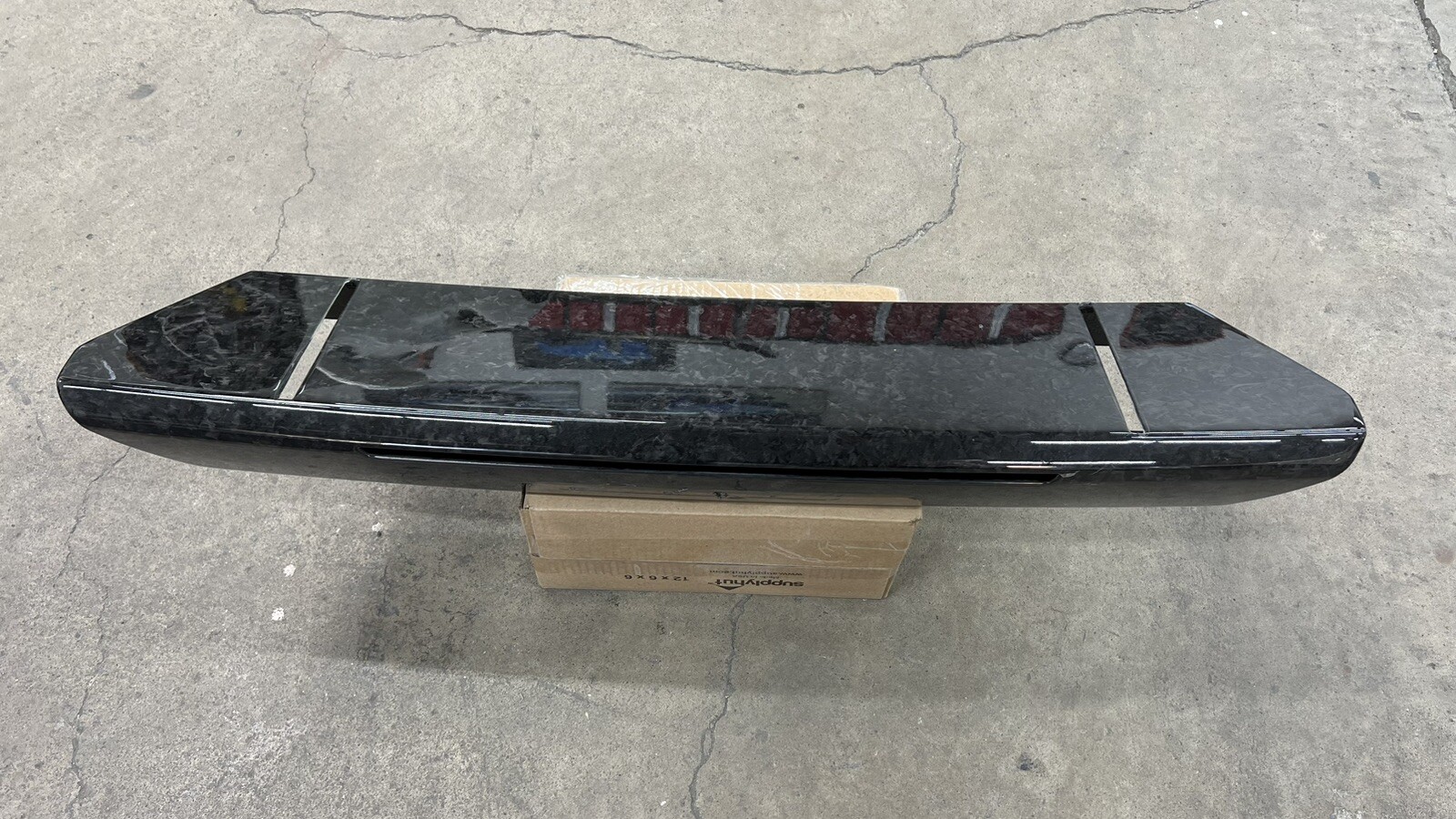LAMBORGHINI HURACAN 1016 FORGED CARBON REAR UPPER PANNEL SPOILER (damaged)