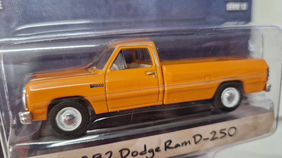 Greenlight Blue Collar Collection Series 13 1982 Dodge Ram D-250 Pickup  (NG17) - Photo 2/4