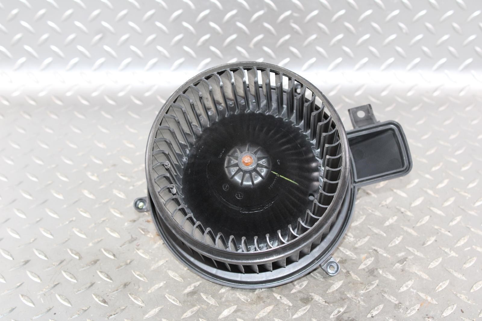 14-20 GHIBLI Original OE Automatic HVAC Heater Blower Motor Fan Assembly Factory