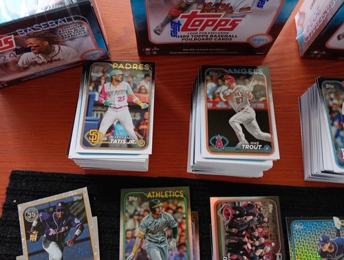 2024 Topps Series 1 lotto di carte 550+ inserti carte star veterinari #ed ecc - Foto 5 di 7