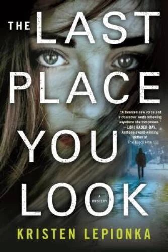 The Last Place You Look: A Mystery (Roxane Weary) - Paperback - VERY GOOD