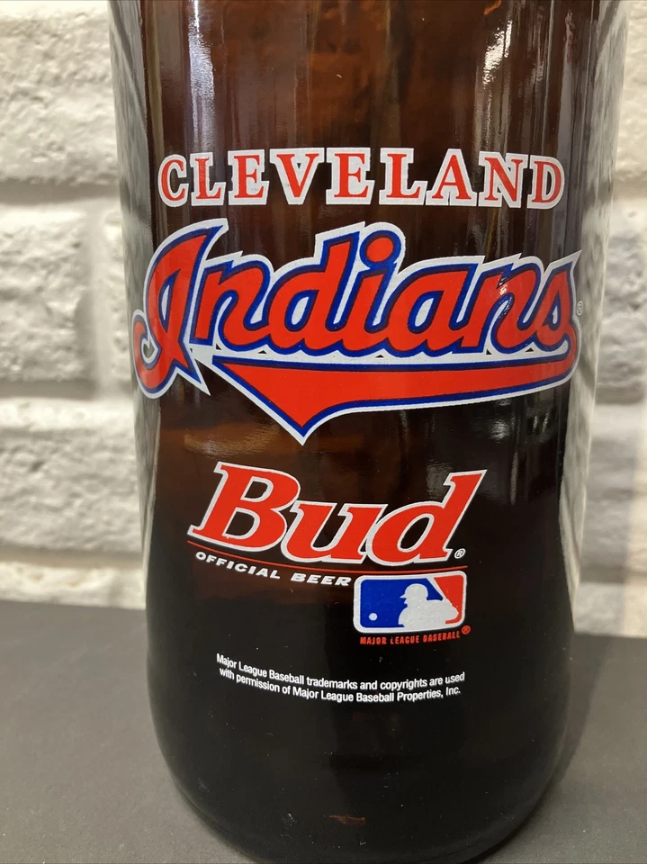 Garrafa publicitária vintage Cleveland Indians grande 15" X 4" vidro pesado Budweiser liga principal de beisebol - Imagem 2 de 4