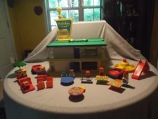 Vintage Playskool Familiar Places Holiday Inn Playset w/ Accessories & People