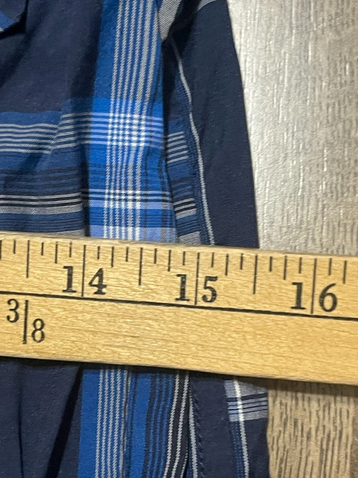 Camisa Helix, para niño talla mediana, azul, a cuadros, abotonada, manga corta, bolsillos Foto 4 de 4