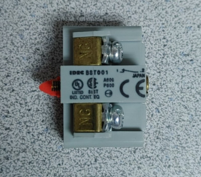 IDEC BST001 CONTACT BLOCK LOT OF 3 NEW!! QUANTITY!! WOW!! READ!!