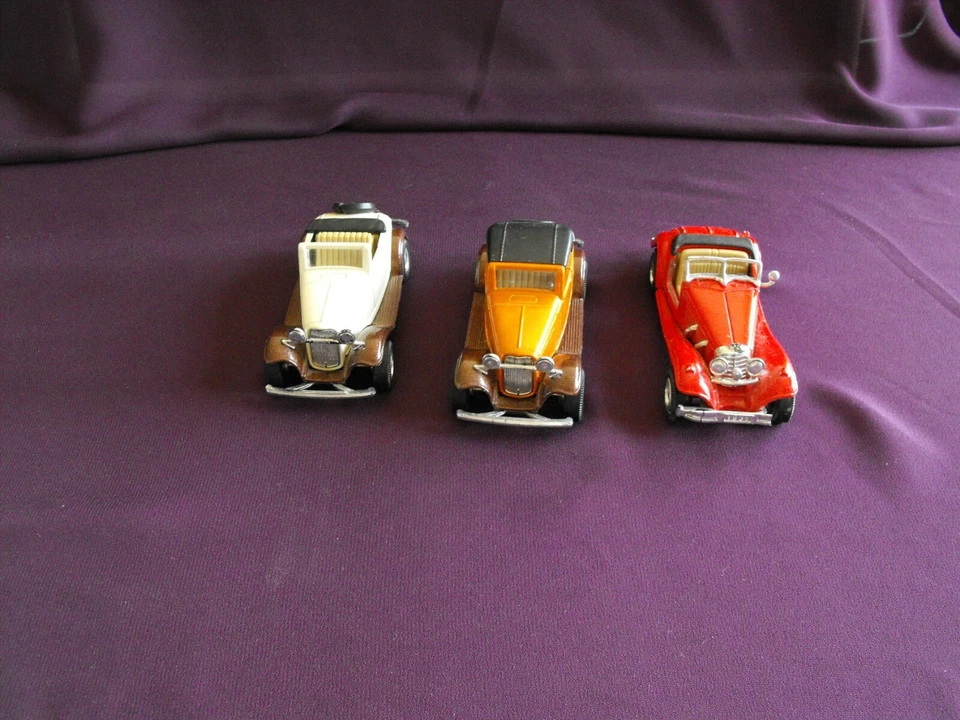 Modelo vintage años 90 Welly Ford Roadsters y Mercedes Benz Foto 2 de 4