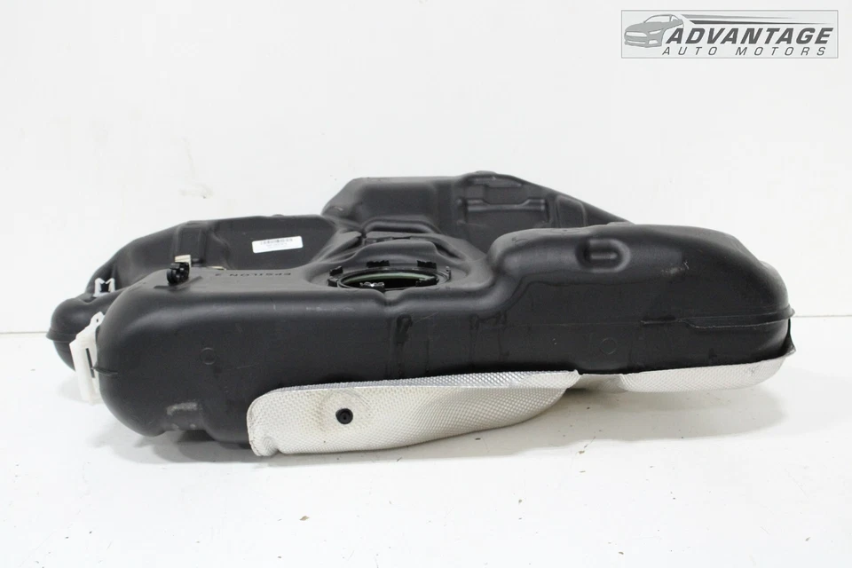 Cadillac XTS 2013-2019 3,6 L tracción delantera depósito de combustible de gasolina con escudo OEM Foto 3 de 4