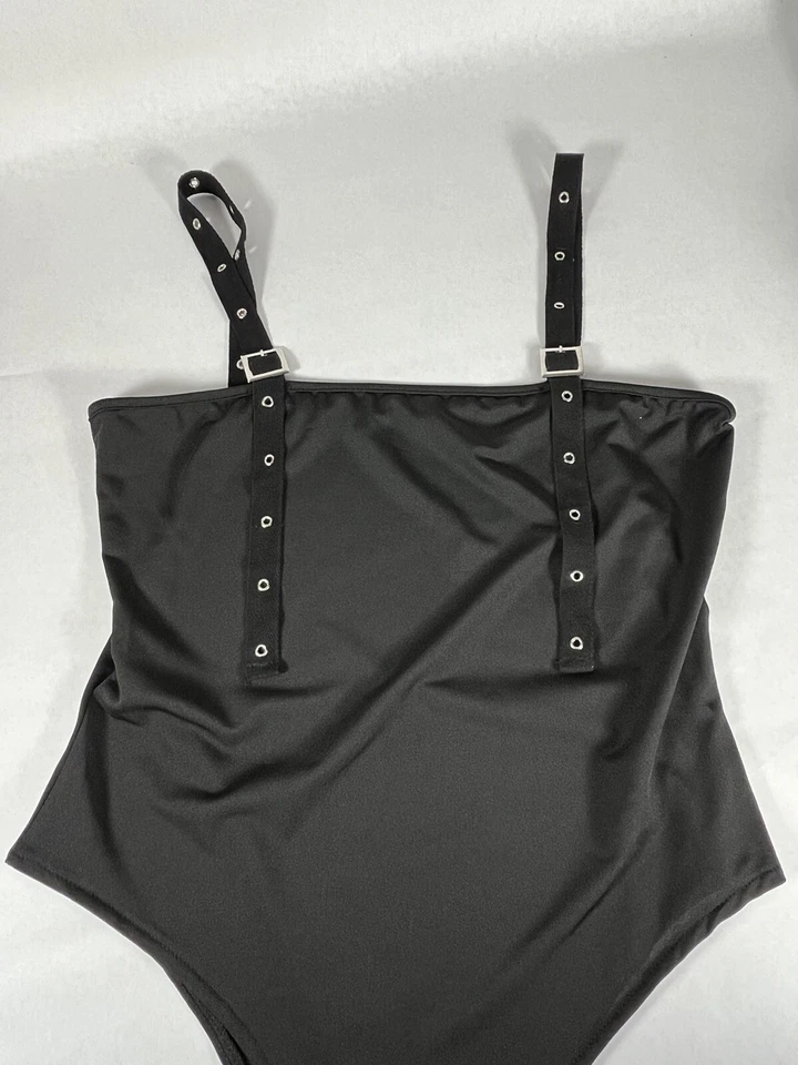 Camiseta sin mangas/camisola negra única de una pieza talla mediana Foto 2 de 4