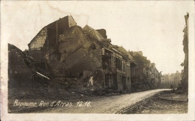 Foto Ak Bapaume Pas de Calais, Rue d'Arras, Ruinen,... - 11440645