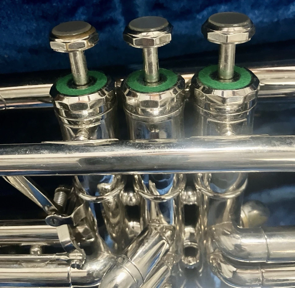 DE COLECCIÓN 1966 F.E. OLDS & SON “STUDIO” CORNETA NIQUELADA - 1ª VÁLVULA GATILLO Foto 3 de 4