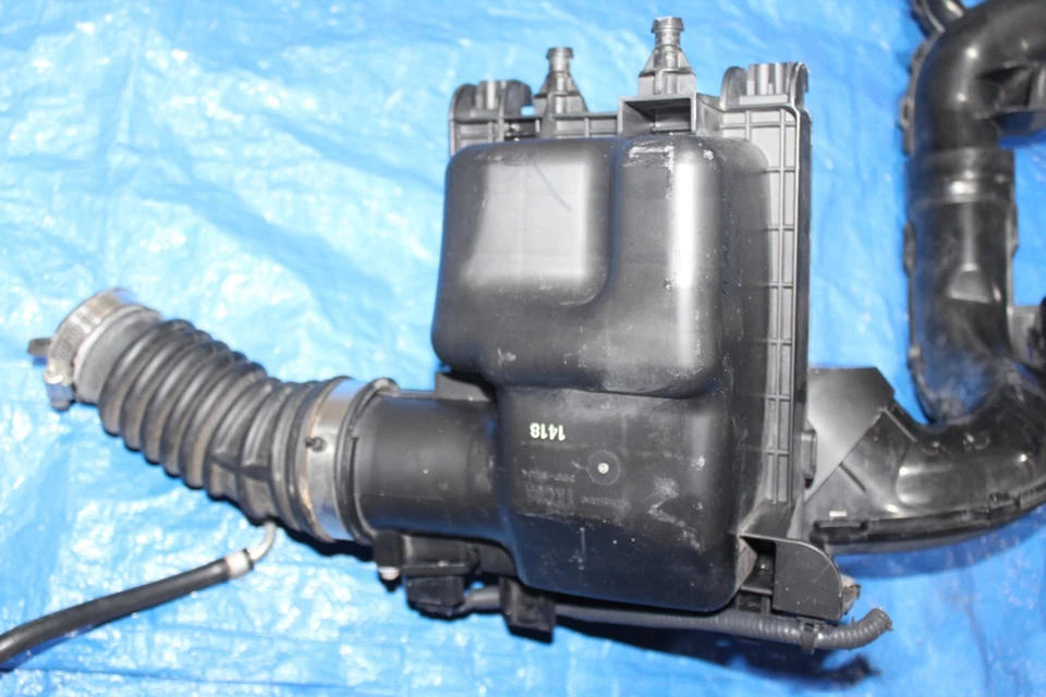 11-17 Nissan JUKE LIMPIADOR DE AIRE CAJA filtro de admisión con tubos mangueras 1,6 7 piezas LIMPIO Foto 2 de 4