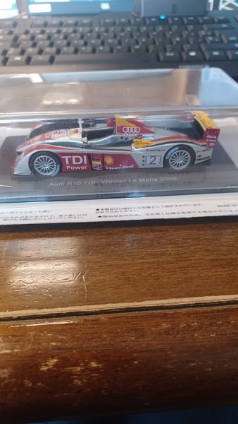 1/43 SPARK Audi R8 Tdi Winner Le Mans 2011
