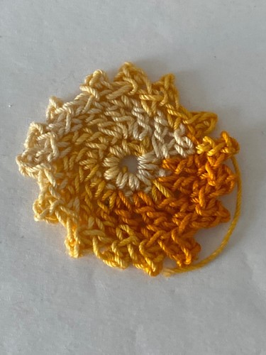 Alfombra tapetes miniatura hecha a mano para casa de muñecas almohada surtida 10 piezas vintage - Imagen 4 de 20