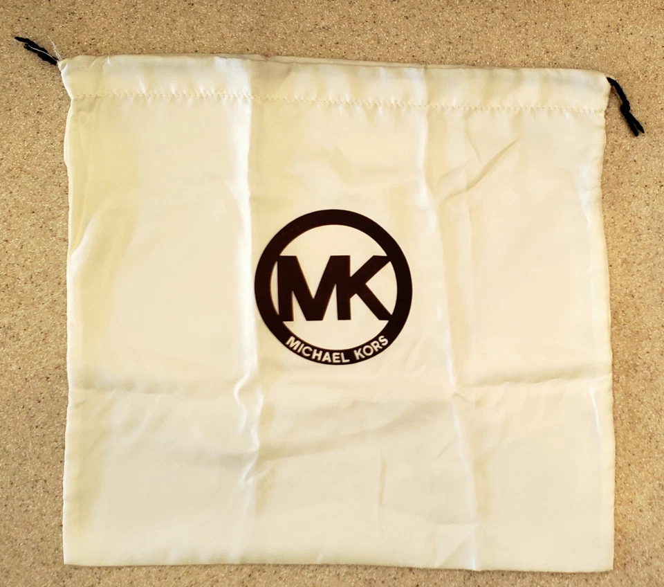 Bolso antipolvo Michael Kors satinado con cordón para bolso X-pequeño - X-grande blanco crema Foto 2 de 3