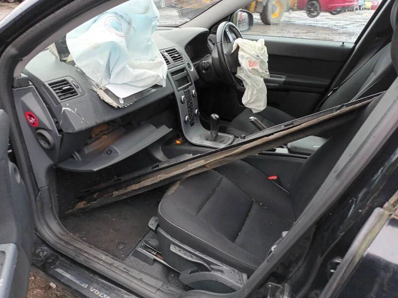 VOLVO V50 S D D D D BARRA ANTIVUELCO TRASERA 30714777 Foto 3 de 4